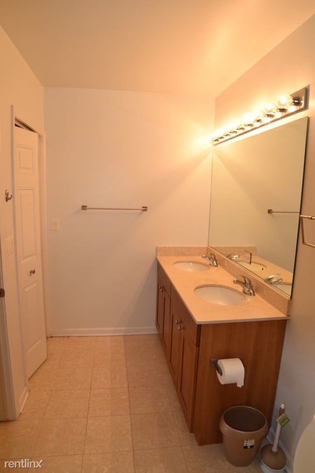 2 br, 2 bath Condo 6614 W 65th St Condo for Rent in Bedford Park