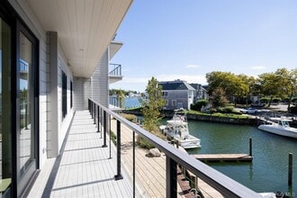 Building Photo - 123 Sterling Ave