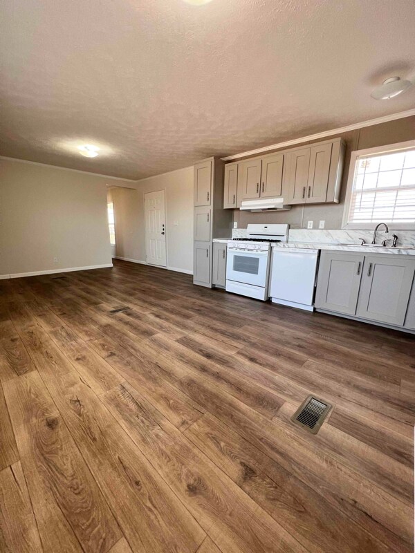 Foto del edificio - 14531 W Belmont Dr