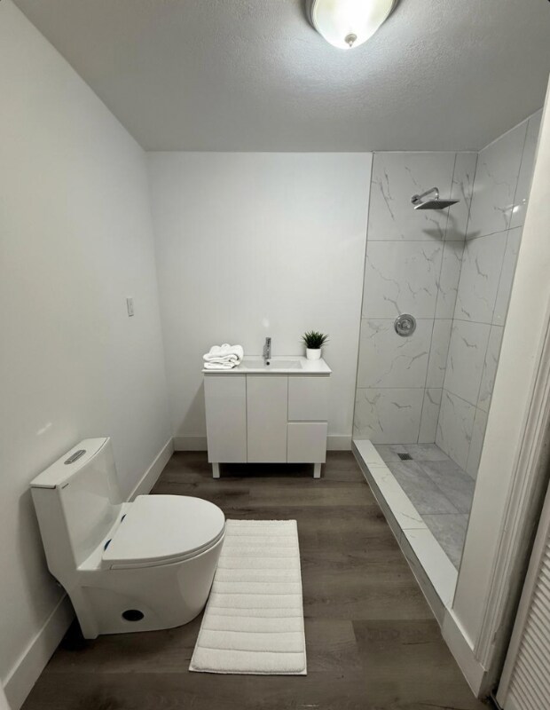 Building Photo - 2640 SW 32nd Ct