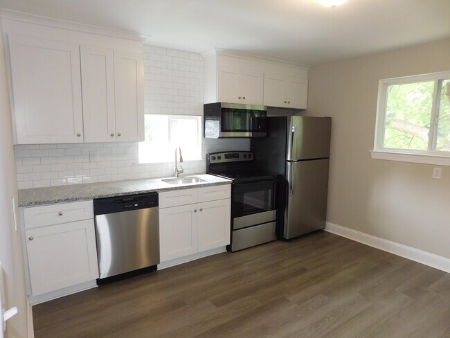 Building Photo - 320 Kalmia St