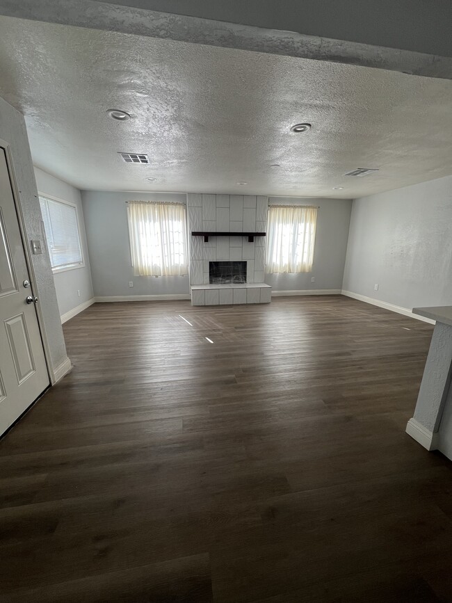 Building Photo - 15464 Pomona Rincon Rd