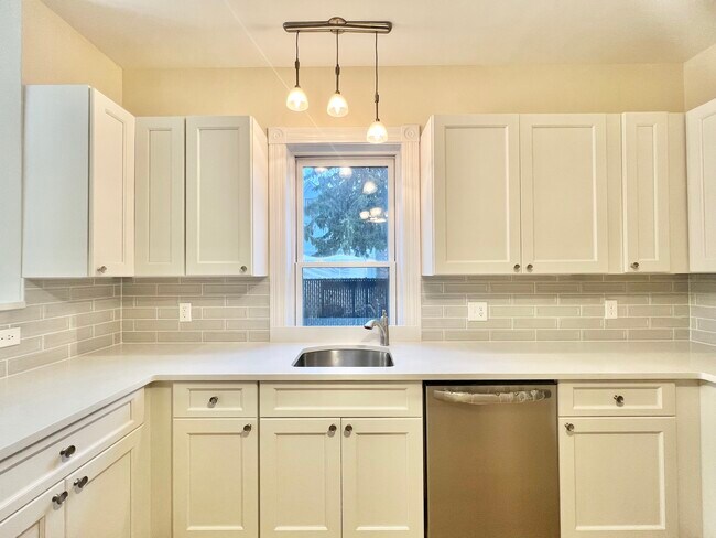 Granite Countertop - 32 Putnam Hts