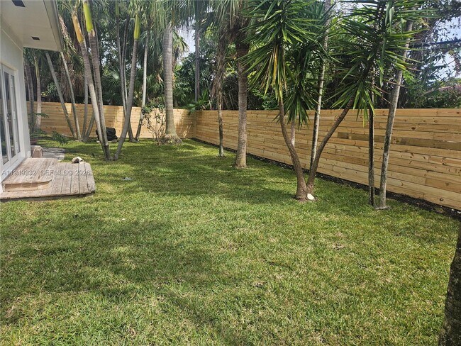 Foto del edificio - 1070 N Shore Dr