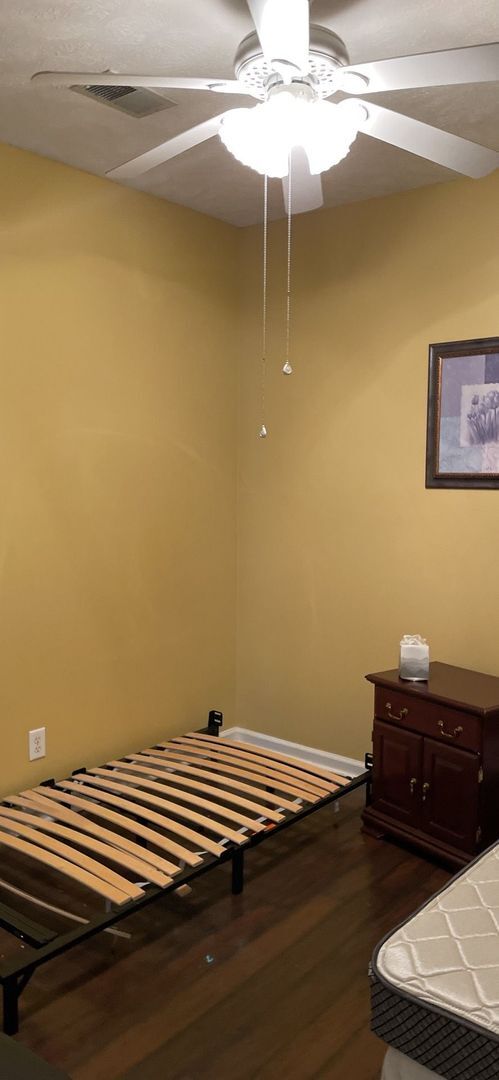 Building Photo - Special! First month free! Updated 2 bedroom/2 bath condo in River Oaks