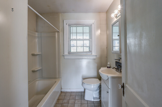 Bathroom - 2021 Rose Ln