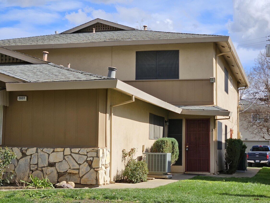 Primary Photo - 2037 Benita Dr
