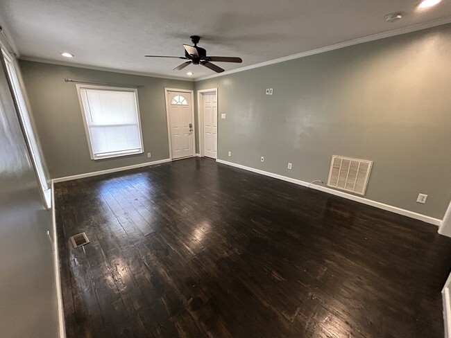 Large living room - 1406 Spruce St