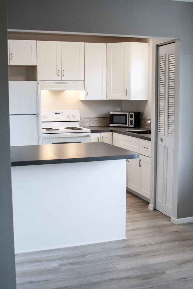 Foto del edificio - 4210 Ironwood Cir