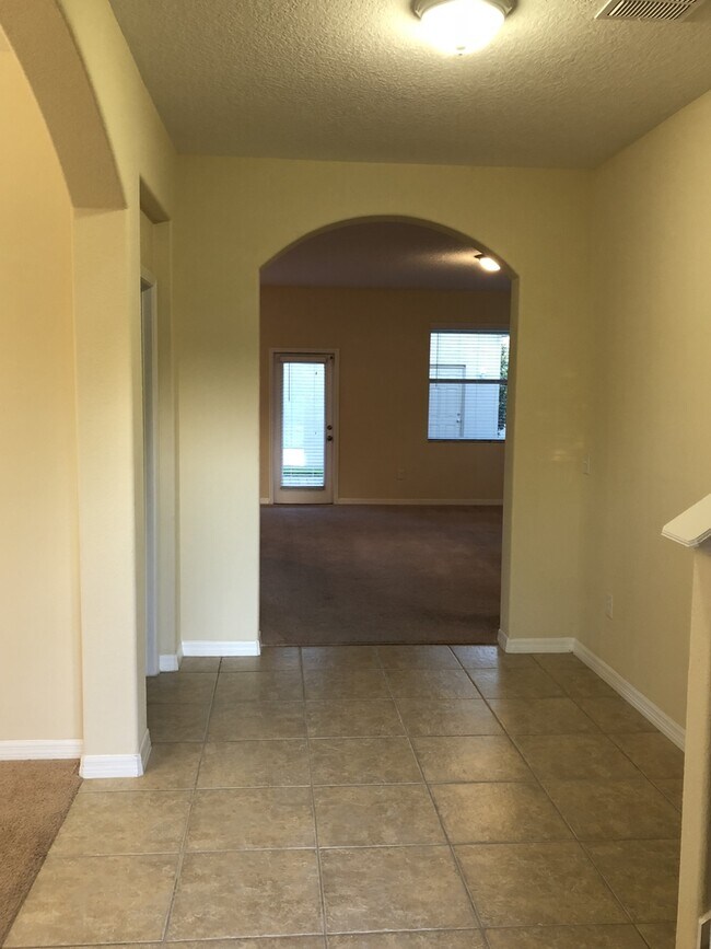 Foto del edificio - Beautiful Renovated 3/2.5 Located In Independence