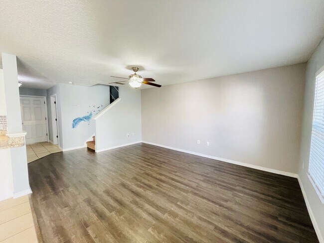 Foto del edificio - Available Now!! Charming Elegance Meets Mo...