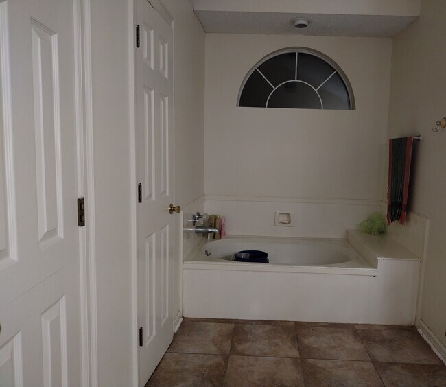 Foto del edificio - 5344 River Meadow Dr