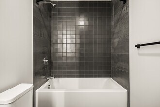 K-1 Suite - Bathroom - Fourth Street Lofts (4SL)