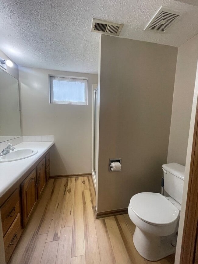 Building Photo - Home in Omaha for rent!