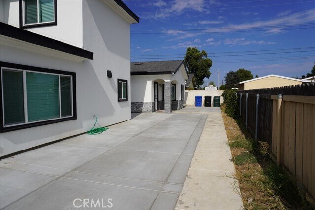 Foto del edificio - 148 S Lark Ellen Ave