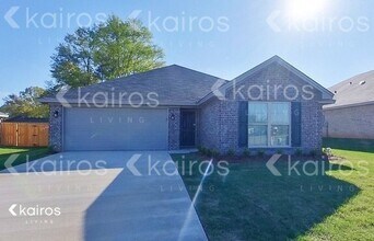 Building Photo - 814 Heather Dr