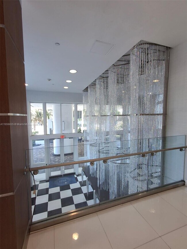 Building Photo - 1800 N Bayshore Dr