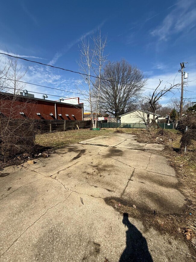 Foto del edificio - 1236 E Clay St