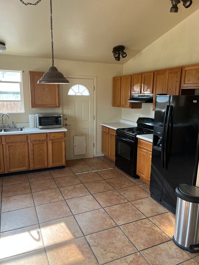 Foto del edificio - 3 Bed 1.5 Bath Home in Fruita