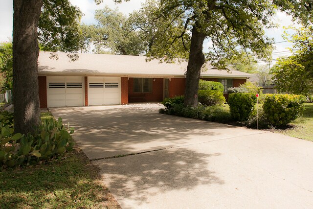 Primary Photo - 1714 Mariposa Dr
