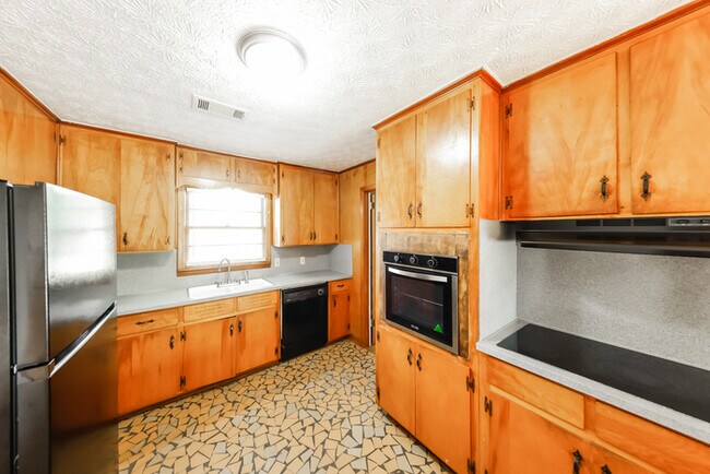Building Photo - 1712 Longmeadow Dr