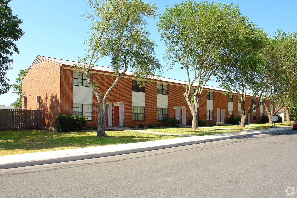Primary Photo - Carolina Apartments