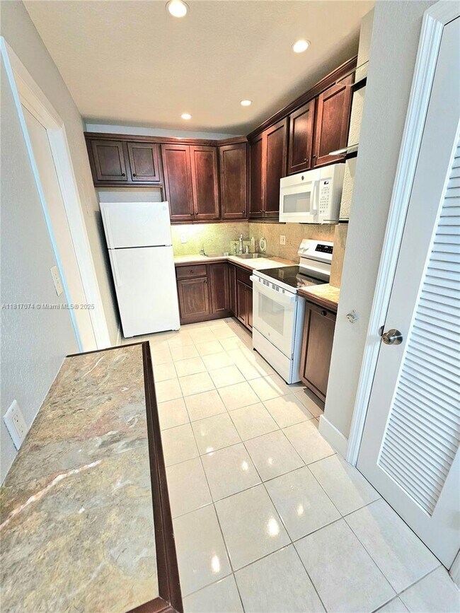 Foto del edificio - 2424 SE 17th St
