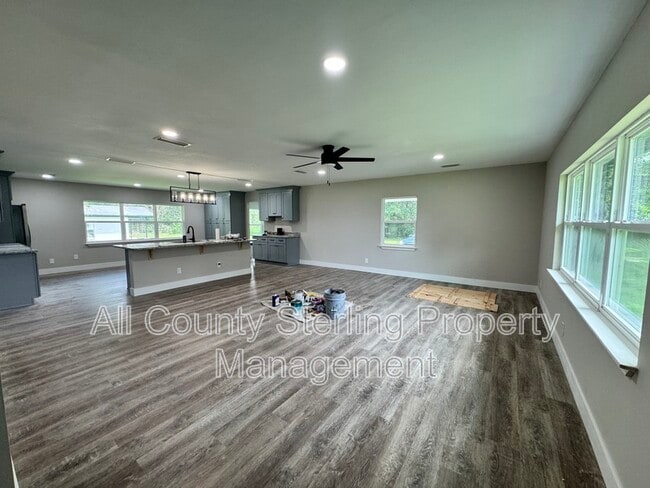 Building Photo - 135 SW Bulldawg Gln