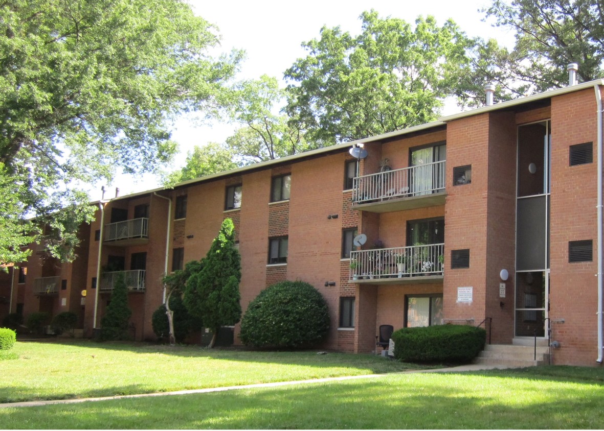 Primary Photo - Rolling Hills Apartments