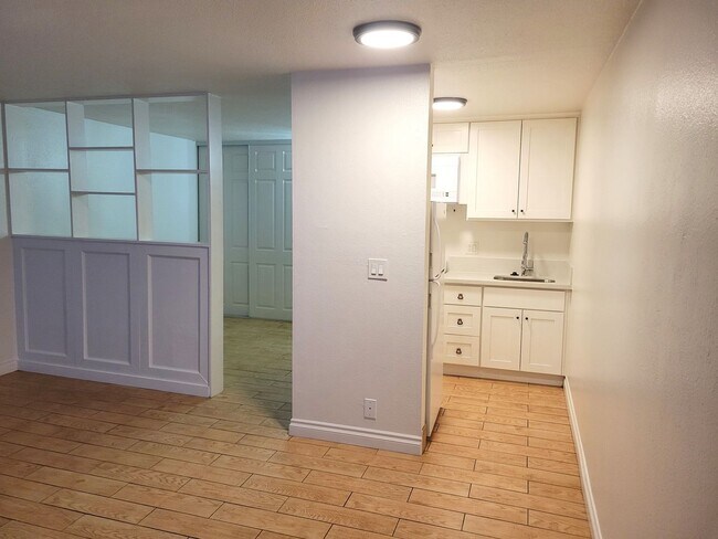 Foto del edificio - ~~WELCOME HOME~~ 2ND STORY 1 BED CONDO IN ...