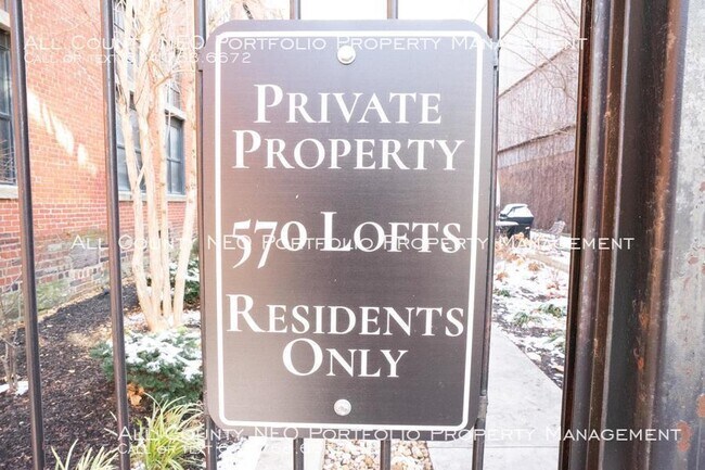 Foto del edificio - 570 S Front St