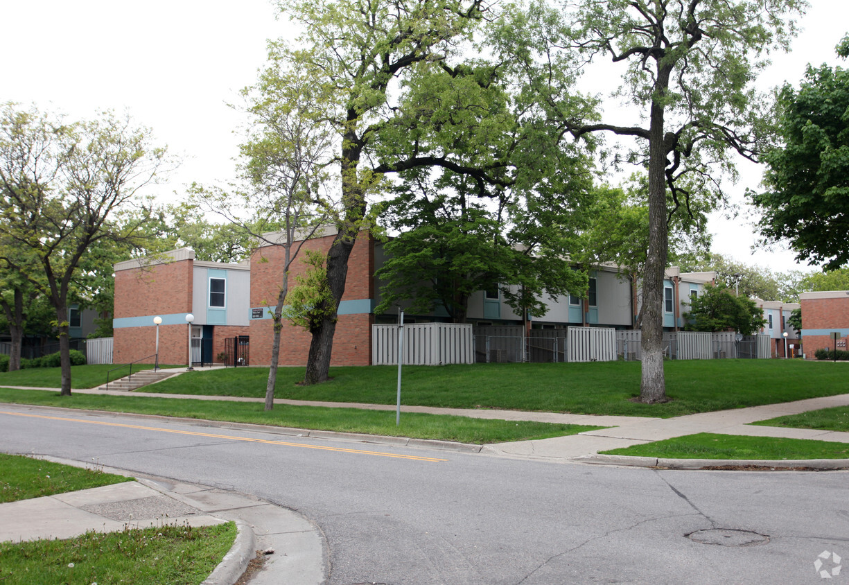 Building Photo - Pillsbury Court Apartments