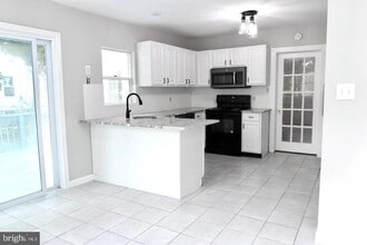 Building Photo - 149 S Main St