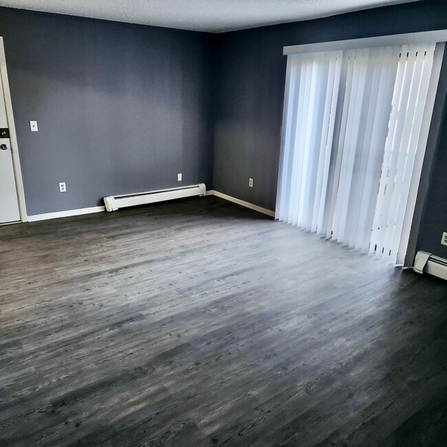 Building Photo - 4210 Knob Hill Dr