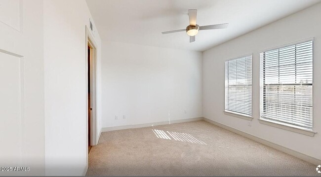 Building Photo - 98 S River Dr