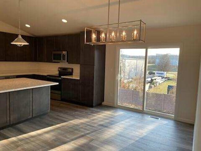 Foto del edificio - 5349 Lakepath Way