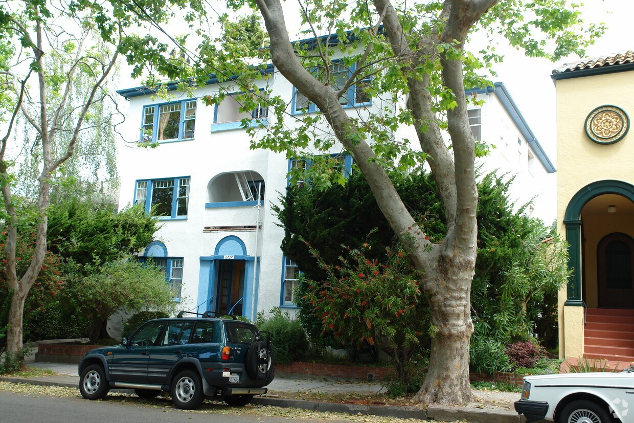 Foto del edificio - 2737 Forest Ave