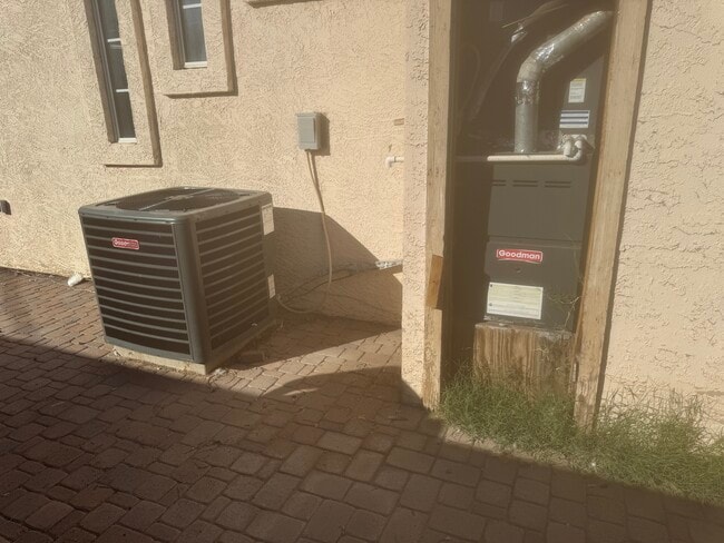 Building Photo - 6216 S 4th Ave