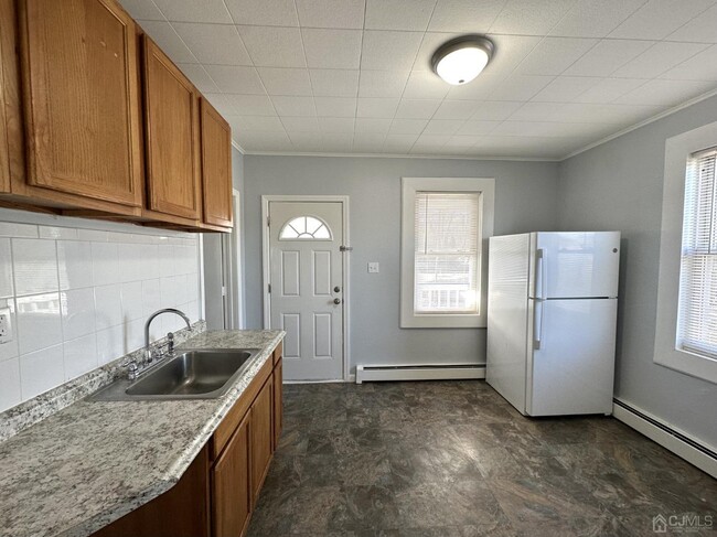 Building Photo - 453 Grove St