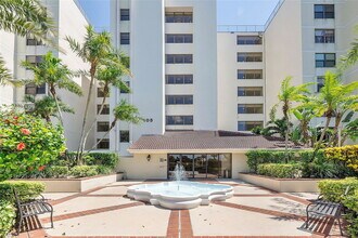 Building Photo - 105 Lake Emerald Dr
