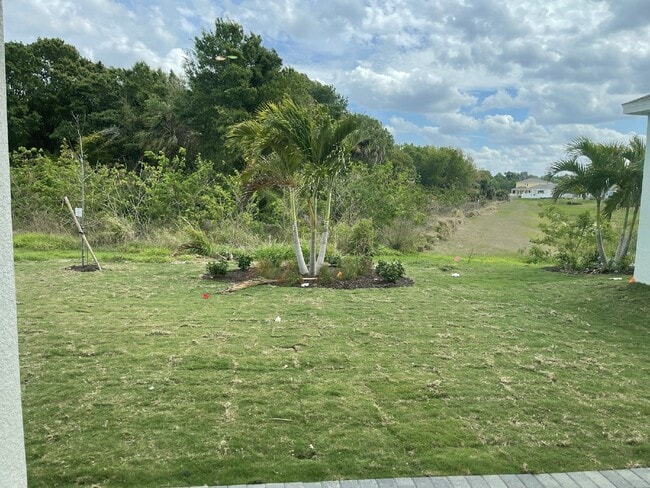Building Photo - "Spacious 4-Bedroom Oasis with 3 Full Bath...