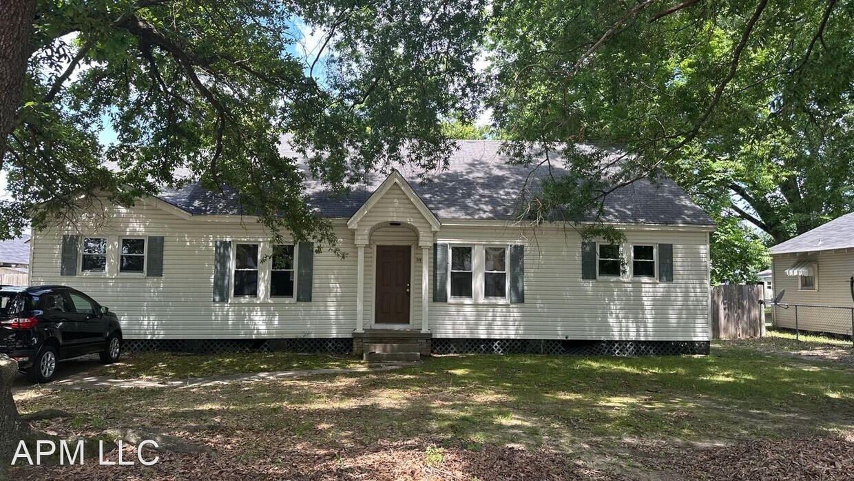 Primary Photo - 3 br, 2 bath House - 208 Hodge St
