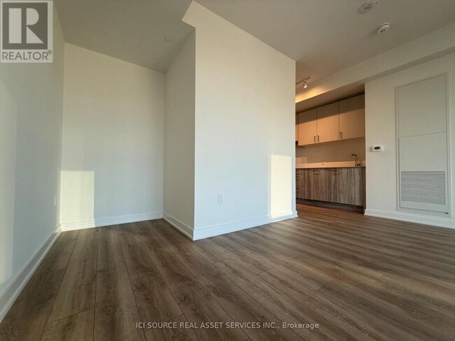 Building Photo - 5 Quarrington Ln