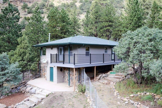 Building Photo - 110 Mountain St