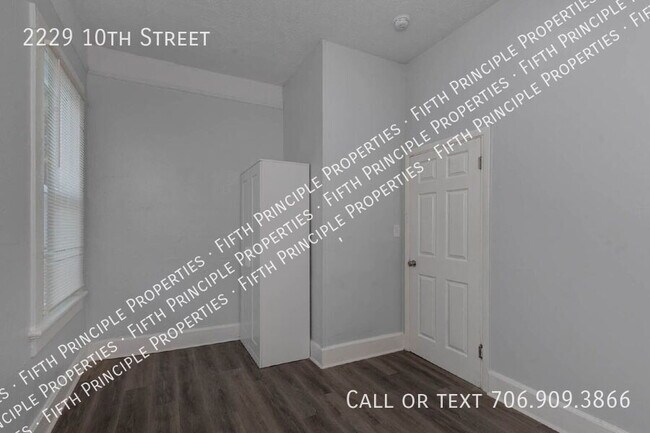 Building Photo - 2229 10th St