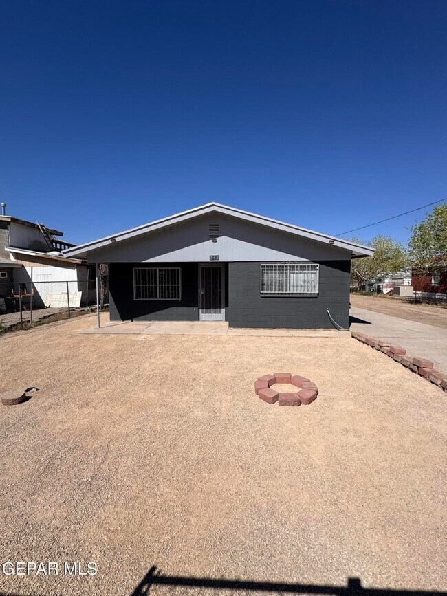 Foto del edificio - 743 Rodriguez Rd