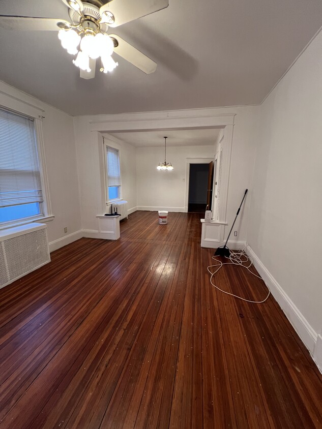 Living room and view to dining - 31 Wellington Ave