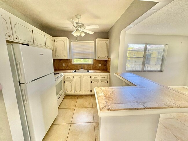 Photo - 298 Windsor M Apartment