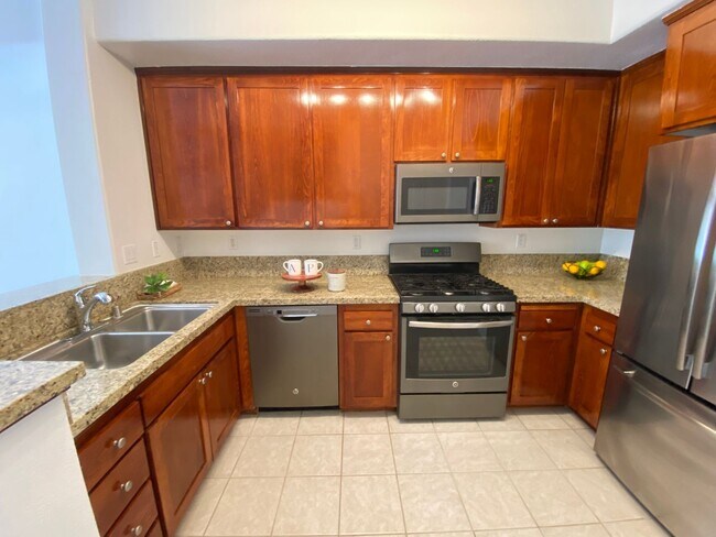 Building Photo - Advent - Large & Spacious Three Bedroom W/...