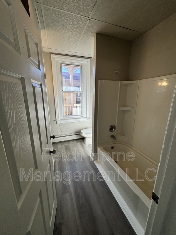 Building Photo - 818 Church St